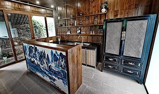 Yangshuo Mountain Retreat