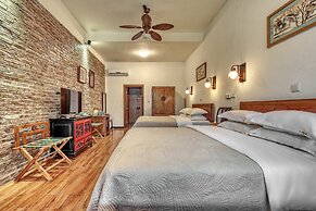 Yangshuo Mountain Retreat