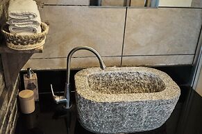 Yangshuo Mountain Retreat