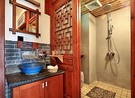 Yangshuo Mountain Retreat