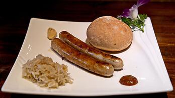 Yangshuo Mountain Retreat