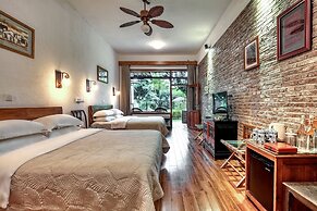 Yangshuo Mountain Retreat