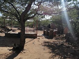 Ann's Lodge & Camping