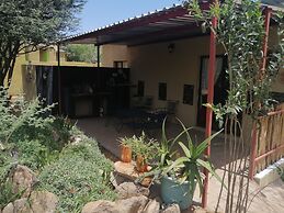 Ann's Lodge & Camping