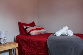 Ann's Lodge & Camping