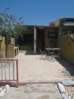 Ann's Lodge & Camping