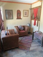 Ann's Lodge & Camping