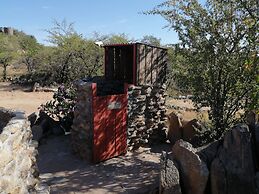 Ann's Lodge & Camping