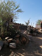 Ann's Lodge & Camping