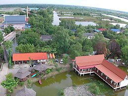Saeng Tai Amphawa Resort