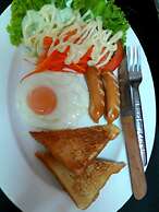 Saeng Tai Amphawa Resort