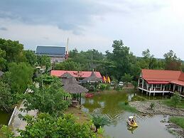 Saeng Tai Amphawa Resort