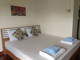 Saeng Tai Amphawa Resort