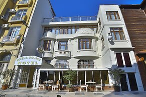 Nayla Palace Hotel