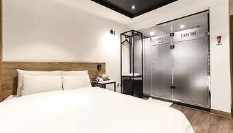 Louis Hotel