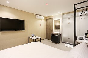 Louis Hotel
