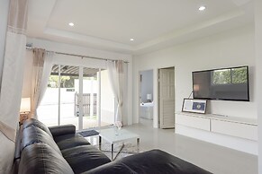 BaanPromphun Pool Villa by BV