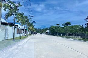 BaanPromphun Pool Villa by BV