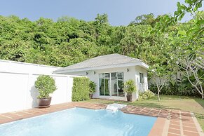 BaanPromphun Pool Villa by BV