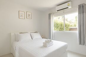 BaanPromphun Pool Villa by BV