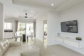 BaanPromphun Pool Villa by BV