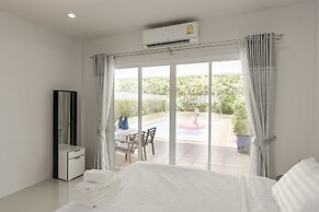 BaanPromphun Pool Villa by BV