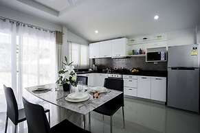 BaanPromphun Pool Villa by BV