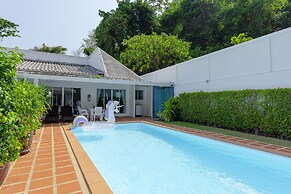 BaanPromphun Pool Villa by BV