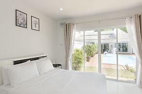 BaanPromphun Pool Villa by BV