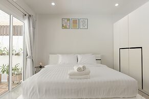 BaanPromphun Pool Villa by BV