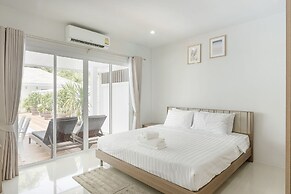 BaanPromphun Pool Villa by BV