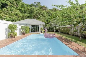 BaanPromphun Pool Villa by BV