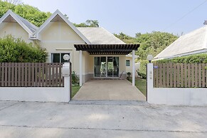 BaanPromphun Pool Villa by BV