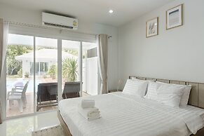 BaanPromphun Pool Villa by BV