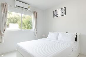 BaanPromphun Pool Villa by BV