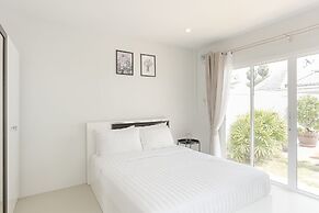 BaanPromphun Pool Villa by BV