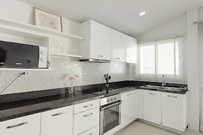 BaanPromphun Pool Villa by BV