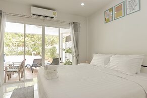 BaanPromphun Pool Villa by BV