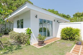 BaanPromphun Pool Villa by BV