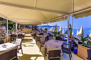 Apartments Kuce Lekovica snack bar- Bistro & Beach