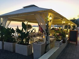 Apartments Kuce Lekovica snack bar- Bistro & Beach