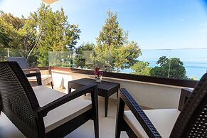 Apartments Kuce Lekovica snack bar- Bistro & Beach