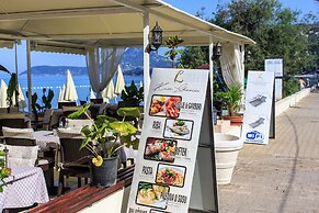 Apartments Kuce Lekovica snack bar- Bistro & Beach