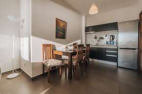 Apartments Kuce Lekovica snack bar- Bistro & Beach
