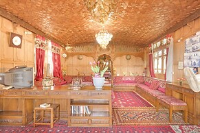 GuestHouser 3 BHK Houseboat d520