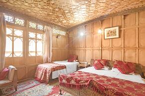 GuestHouser 3 BHK Houseboat d520