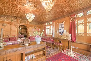 GuestHouser 3 BHK Houseboat d520