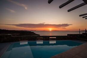180 ° View PRIVATE Pool Villa Choulakia to enjoy SUN kissing SEA