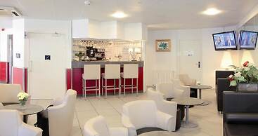 Hotel Notre- Dame de France