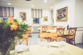 Hotel Notre- Dame de France